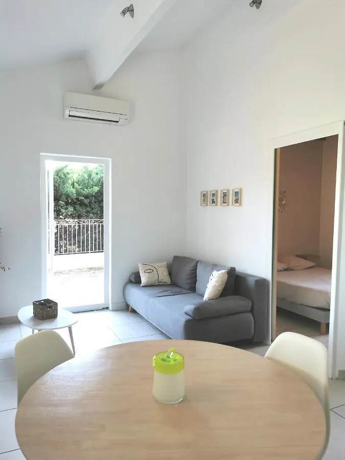 Appartement Charmant T2 Avec Exterieur Au Coeur Du Vaucluse Châteauneuf-de-Gadagne France